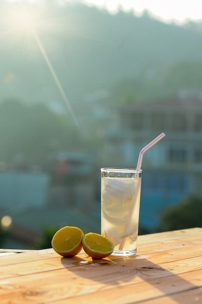 bebida de coco pela manhã