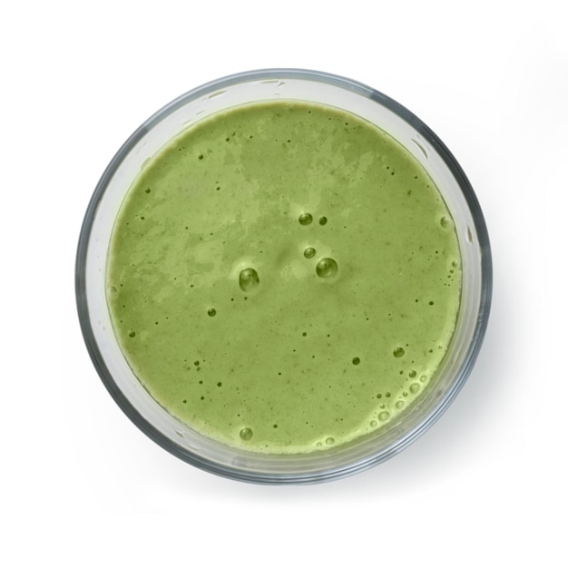 Bebida de desintoxicação de smoothie verde isolada em branco