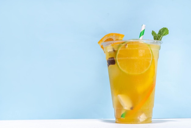 Foto bebida de mojito de limonada de coco laranja