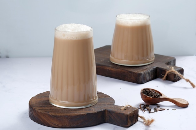 la bebida dulce de té con leche tarikor es muy popular en indonesia, malasia y singapur