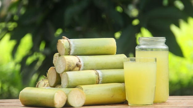Bebida elaborada a partir de jugo de caña de azúcar amarilla exprimido o de Saccharum officinarum L