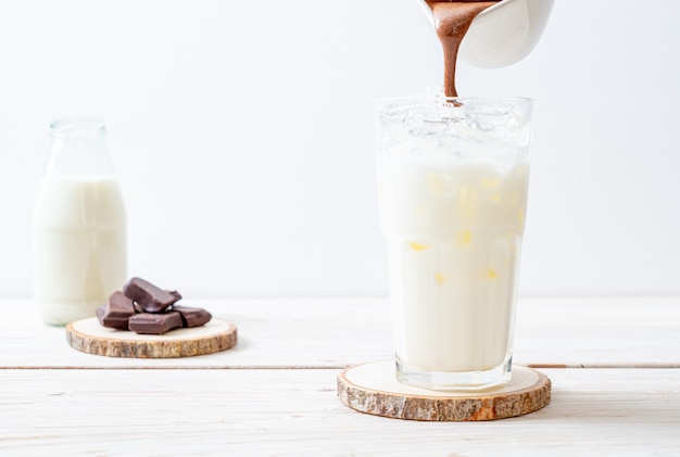 Bebida gelada de milk-shake de chocolate
