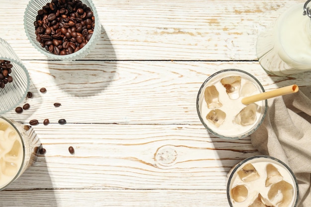 Bebida gelada para refrescar espaço de café gelado para texto