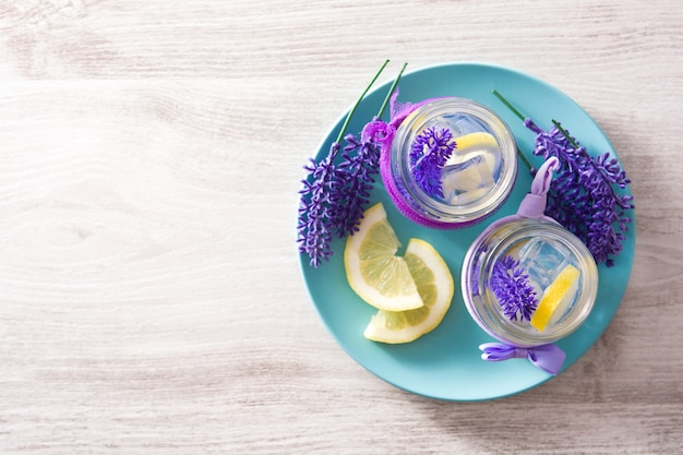 Bebida de limonada de lavanda