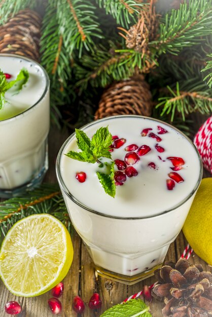 Bebida de mojito de navidad blanca