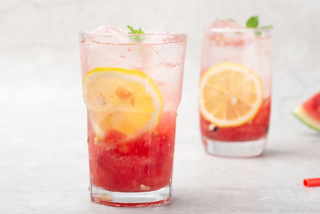 Bebida de mojito de sandía para refrescar y calmar la sed