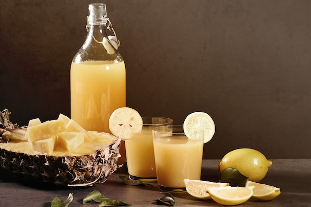 bebida de piña y limonada