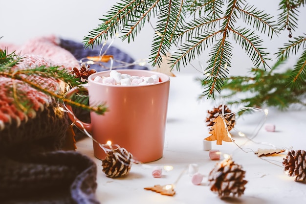 Bebida quente de inverno Cacau, marshmallow, ramos de abeto, Natal, Ano Novo, 39s, bebida