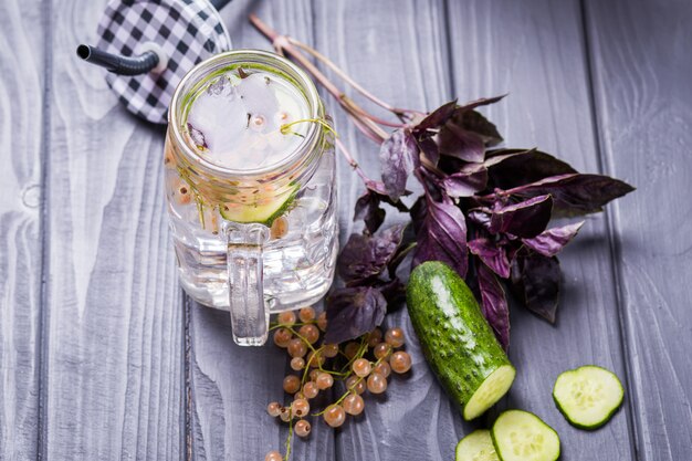 Bebida refrescante desintoxicante