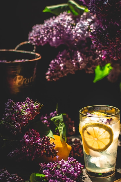 Foto bebida refrescante de limón lila