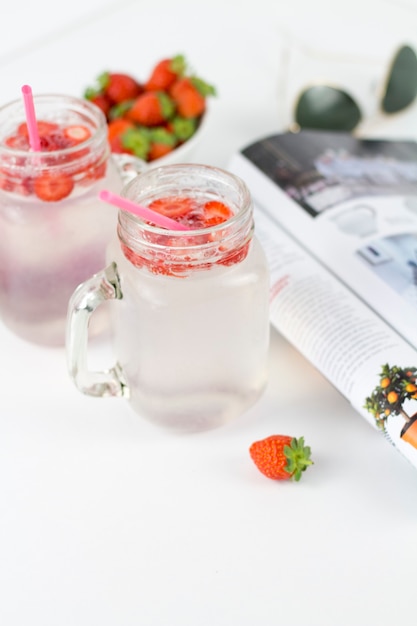 Bebida refrescante y saludable de verano para damas.