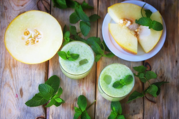 Bebida refrescante de verano con melón.