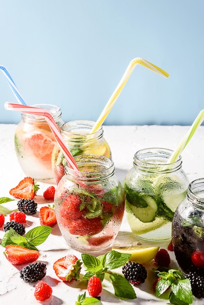 Bebida refrescante de vitaminas con frutas