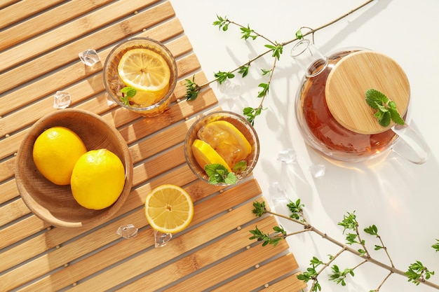 Bebida de té helado para refrescarse en verano