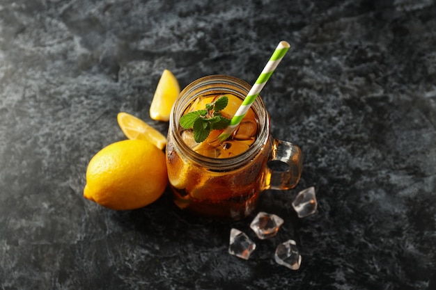 Bebida de té helado para refrescarse en verano