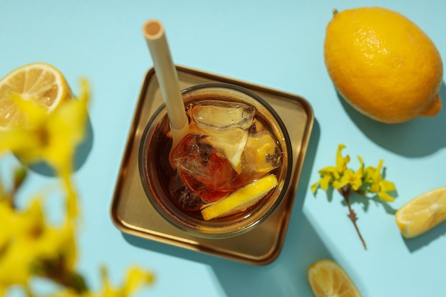 Bebida de té helado para refrescarse en verano