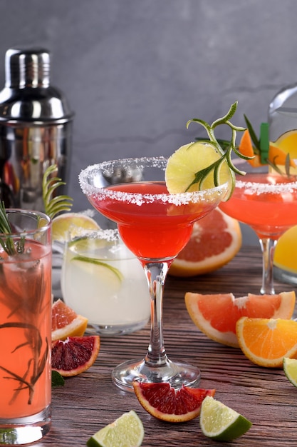 Bebidas y cócteles con diferentes cítricos a base de Tequila