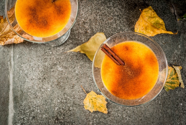 Bebidas de outono e inverno. ação de graças e coquetéis de halloween.