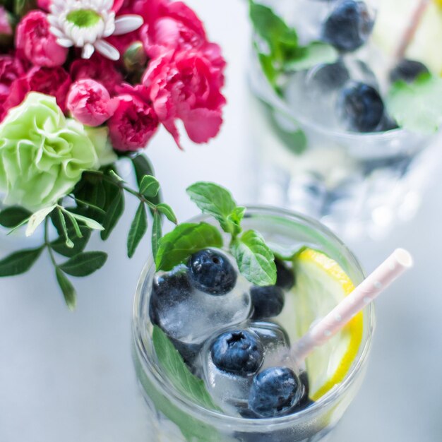 Bebidas para fiestas en casa bebidas cócteles y concepto de celebración