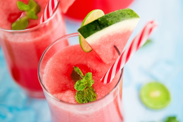 Bebidas refrescantes de smoothie de suco de melancia para o verão