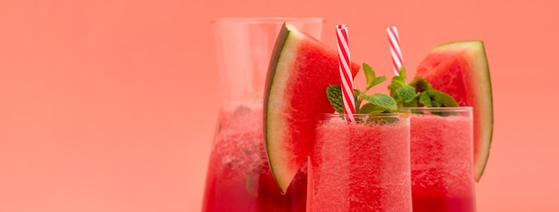 Bebidas refrescantes de jugo de frutas de sandía fría