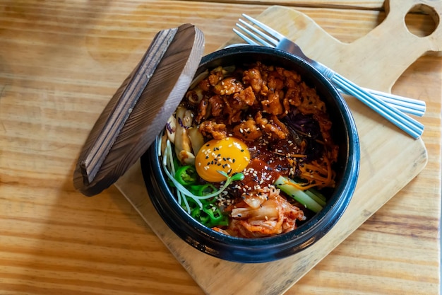 Bebimbup Korea Comida com ovos de porco de arroz e vegetais