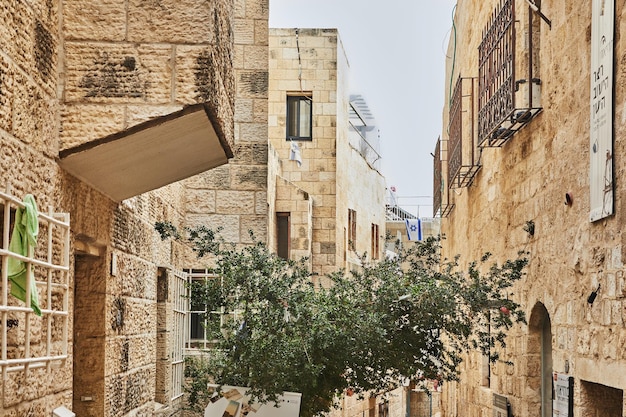 Beco antigo no bairro judeu Jerusalém Israel Foto no antigo estilo de imagem colorida