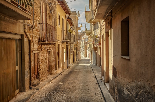 Beco da cidade siciliana de butera