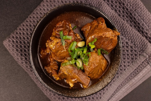 Beef Pares es un plato filipino de carne asada