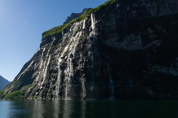 Beeindruckender Wasserfall der sieben Schwestern im Geirangerfjord in Norwegen