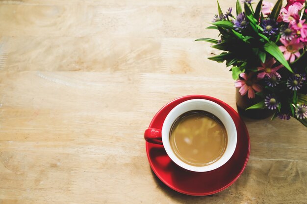 Beginnen Sie den Morgen mit einer Tasse heißen Kaffee.
