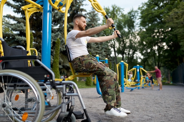 Behinderter Veteran, Sporttraining im Park