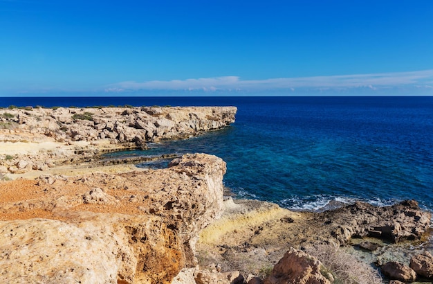 Beira-mar bonita em chipre