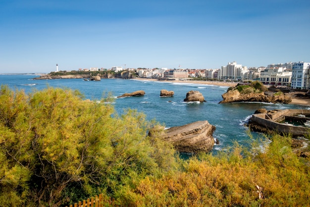 Beira-mar e praia da cidade de Biarritz. paisagem panorâmica