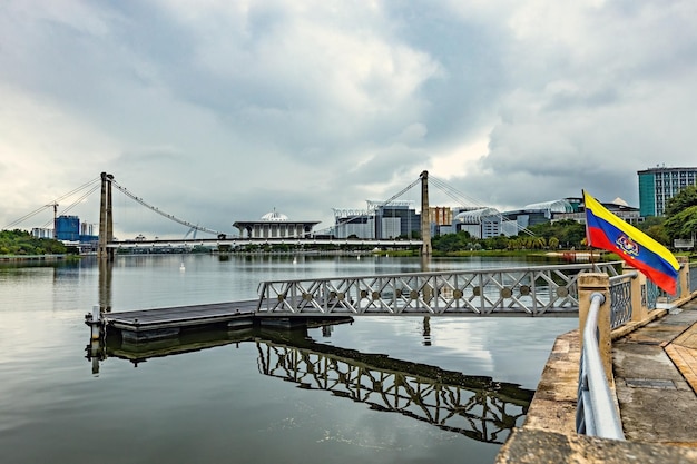 Beira-rio de Putrajaya e ponte Malásia