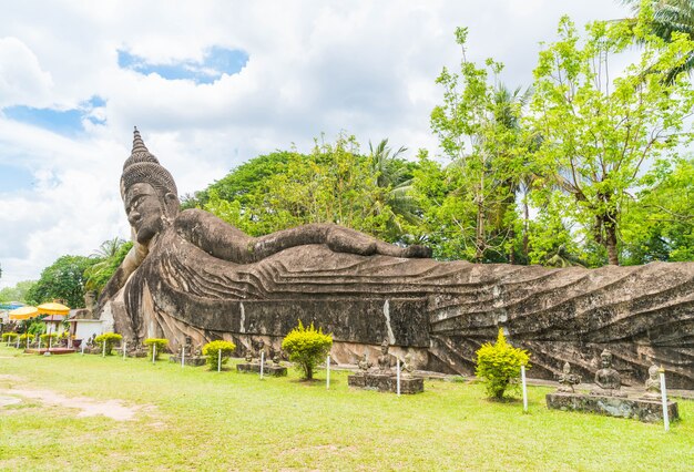 Bela arquitetura no parque de Buda em Vientiane