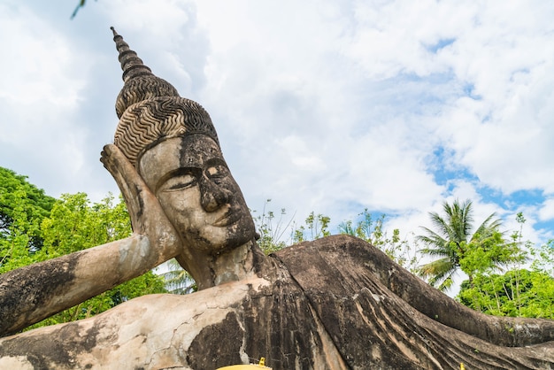 Bela arquitetura no parque de Buda em Vientiane