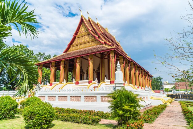 Bela arquitetura no templo Haw Phra Kaew