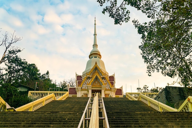 bela arquitetura no Templo Khao Takiab, Hua Hin, Tailândia