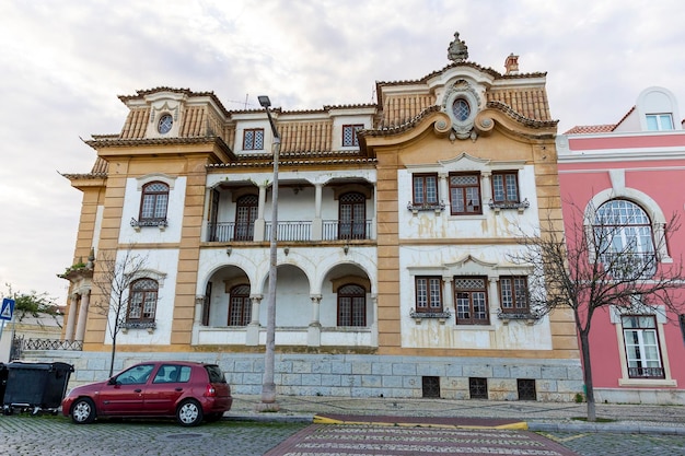 Bela arquitetura portuguesa de edifício histórico