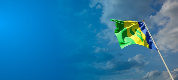 Bela bandeira do estado nacional de Granadinas no céu azul