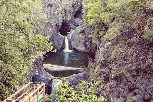 Bela cachoeira no Chile, América do Sul.