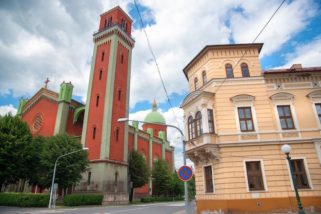 Bela cidade histórica Kezmarok na Eslováquia, Europa.