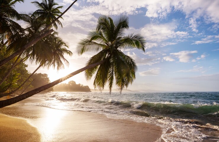 Bela costa tropical do Oceano Pacífico na Costa Rica