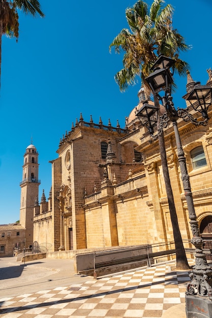 Bela fachada da Catedral da cidade de Jerez de la Frontera em Cádiz Andaluzia