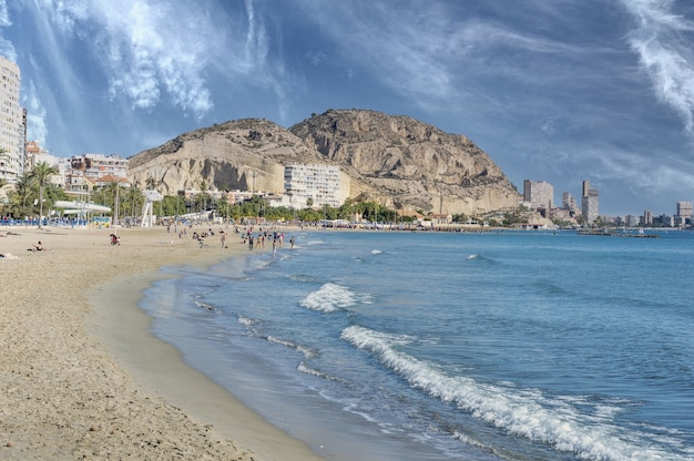 Bela foto da vista da Praia Postiguet, na Espanha