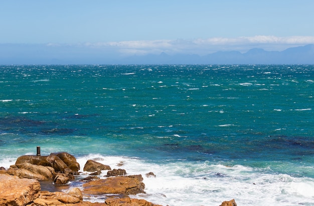 Bela foto de um mar perto da cidade do cabo, áfrica do sul