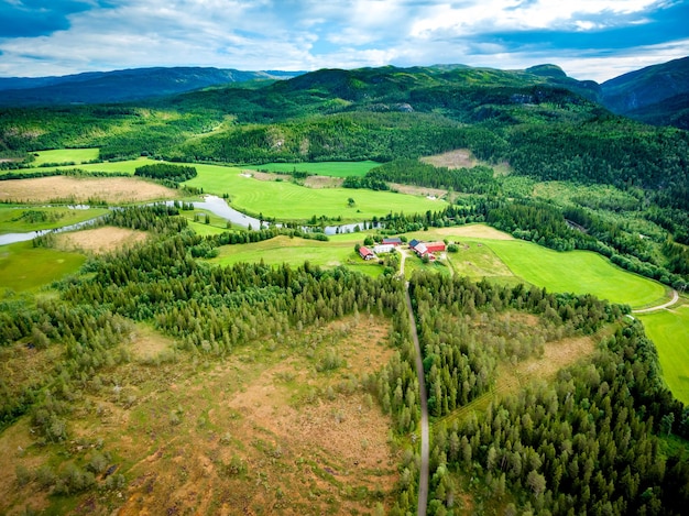 Bela fotografia aérea da paisagem natural da natureza Noruega.