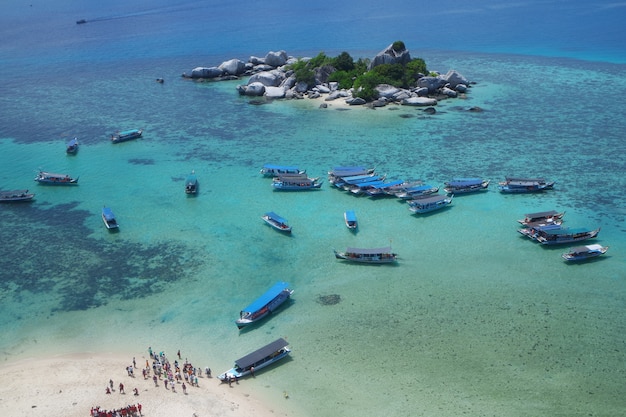 Foto bela ilha de belitung - pulau lengkuas