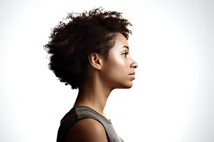 Foto bela jovem afro-americana com penteado afro